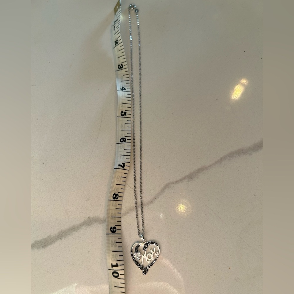 MOM pendant with chain - Picture 3 of 3